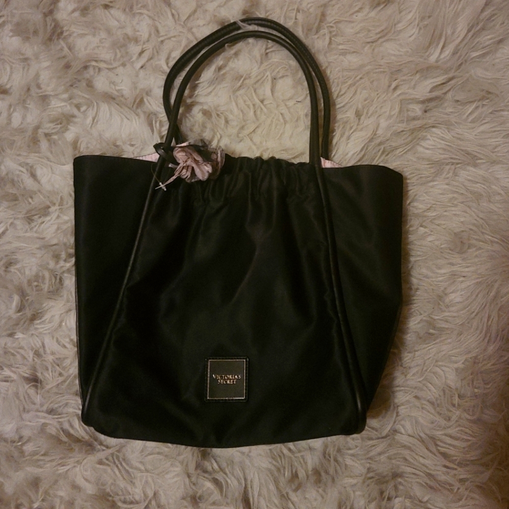 Nwt black friday Victoria's secret bag w/ 25 off 75 purchase  card